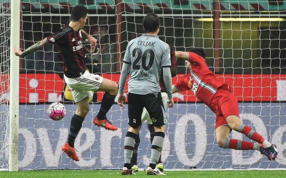 Quattro minuti dopo  raddoppio: da corner torre di Kucka e tap-in di Romagnoli a un passo dalla linea di porta. Il Milan si porta sul 2-0. Ansa